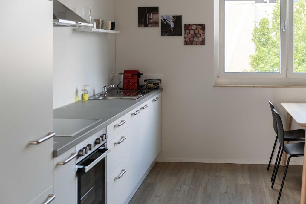 Kuchyň nebo kuchyňský kout v ubytování Atrium Apartments