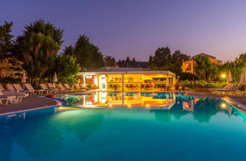 Bazén v ubytování Erofili Hotel nebo v jeho okolí