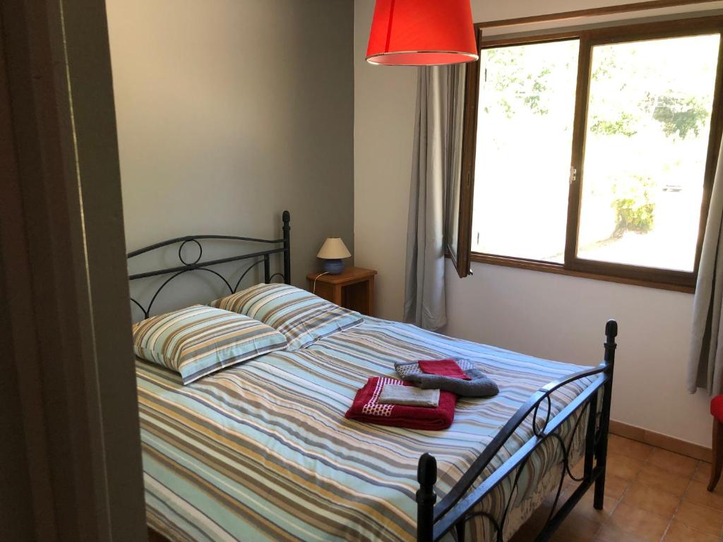 Postel nebo postele na pokoji v ubytování Maison d'en face