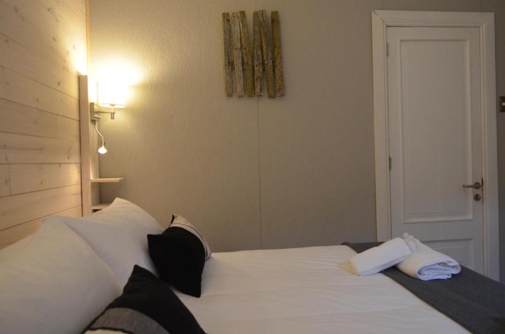 Postel nebo postele na pokoji v ubytování Hostal Boutique Puerta Roja