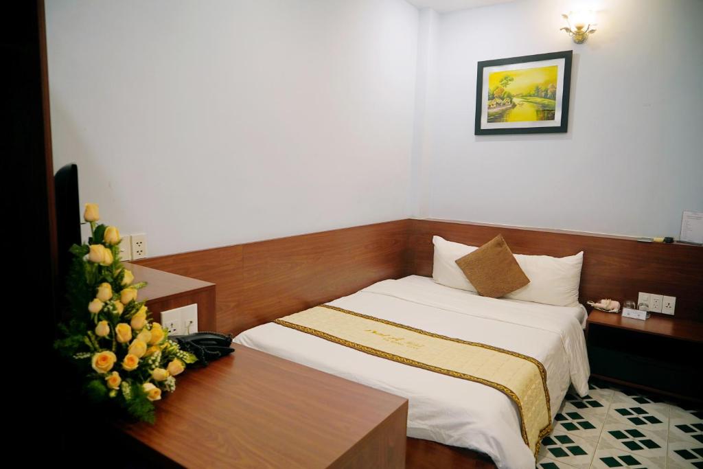 Postel nebo postele na pokoji v ubytování Dai A Hotel