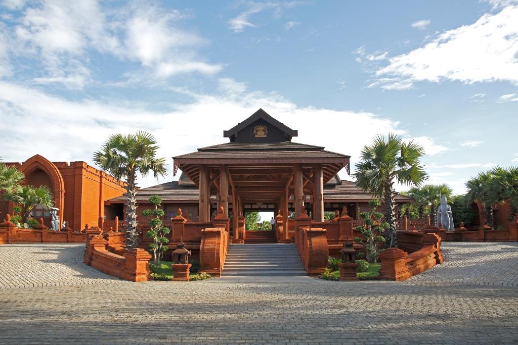 A garden outside Heritage Bagan Hotel
