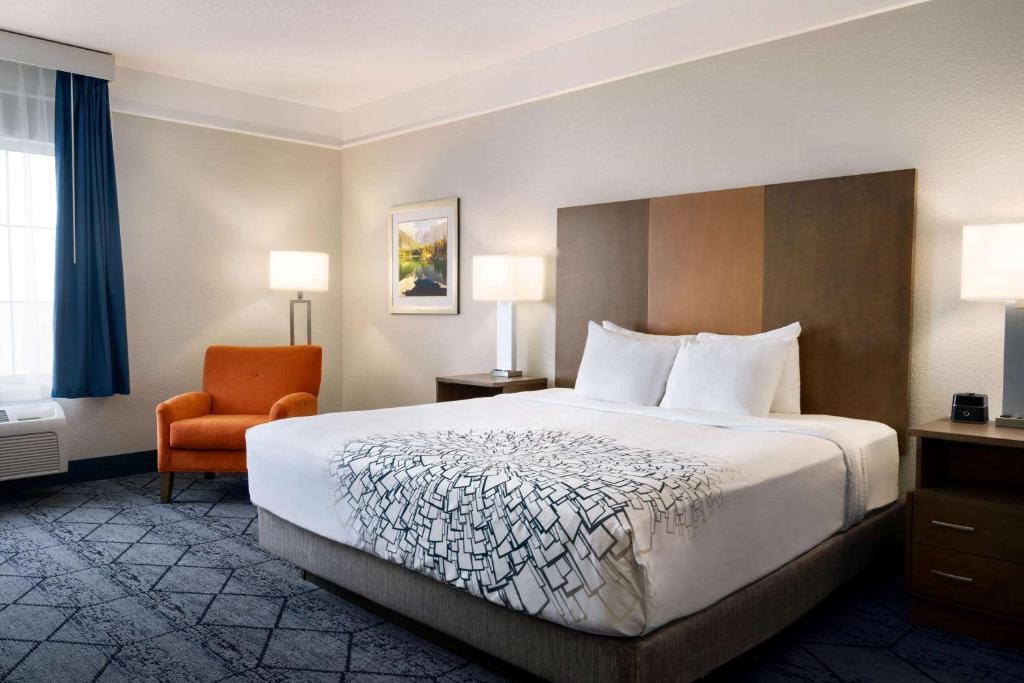 La Quinta Inn and Suites by Wyndham at WaTiki Waterpark - King Room - Mobiliteitstoegang/niet -roken