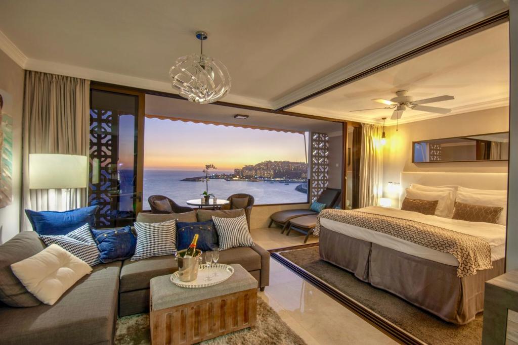 パタラバカにあるDoñana 926の海の景色を望むベッドルーム1室(大型ベッド1台付)が備わります。
