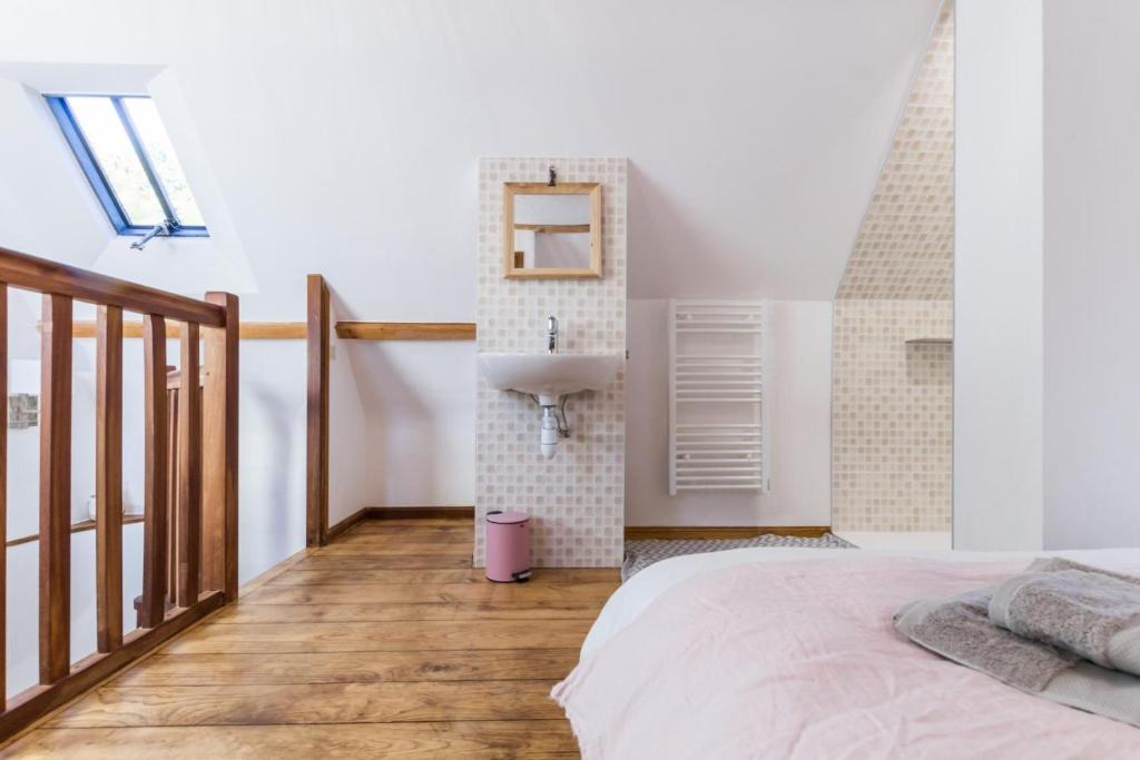 Postel nebo postele na pokoji v ubytování Domaine du Manoir de Vains