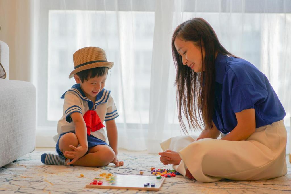 a woman and a child playing with lego at Sincere Residence Changfeng - Changfeng Ecological Business District - Near Exit 3 of Changfeng Park Station on Subway Line 15 in Shanghai
