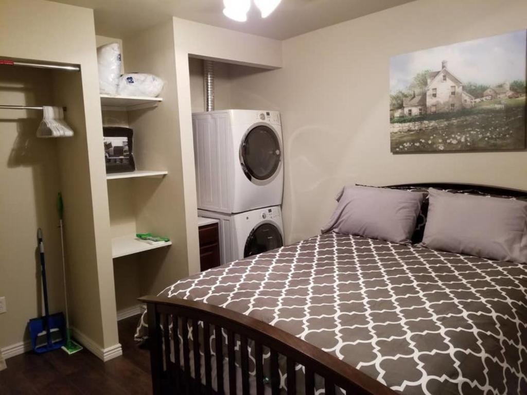 Postel nebo postele na pokoji v ubytování Downtown Cheyenne