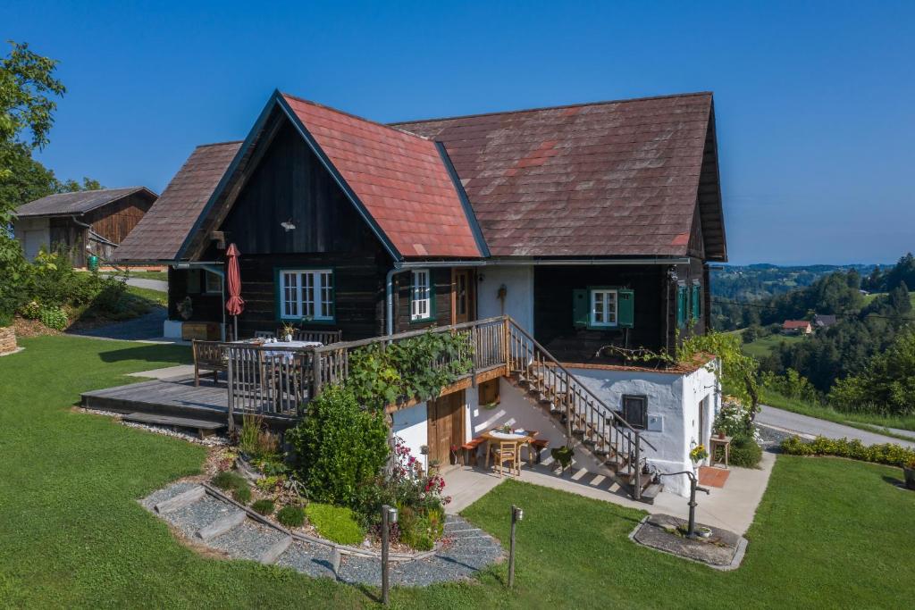 an aerial view of a house with a roof at Charmante Ruheoase - exklusives Naturjuwel in Oberhaag