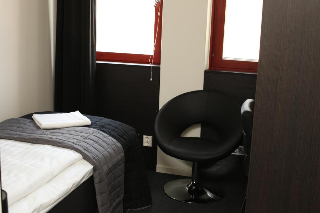 Postel nebo postele na pokoji v ubytování Nacka Stadshotell
