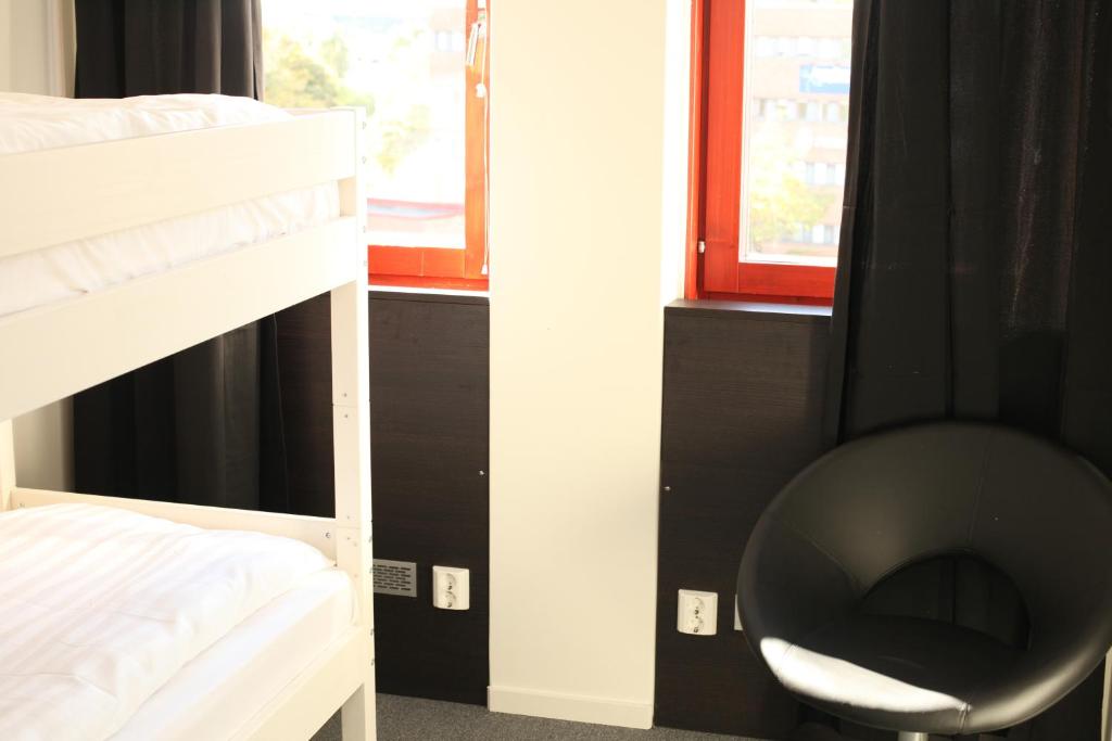 Postel nebo postele na pokoji v ubytování Nacka Stadshotell