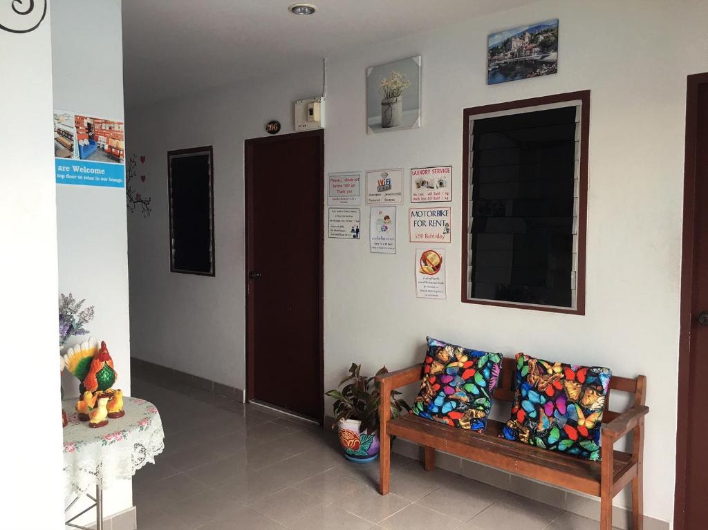 Posezení v ubytování Jenny Hostel HuaHin