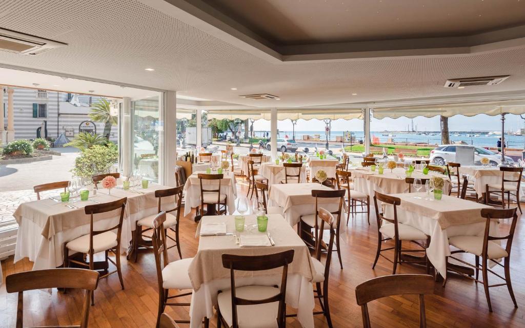 Restaurace v ubytování Miramare Hotel