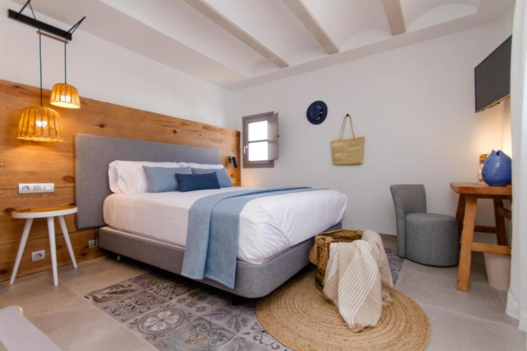 a bedroom with a bed and a desk and a chair at La Serena Boutique Hotel & Wellness - Altea in Altea
