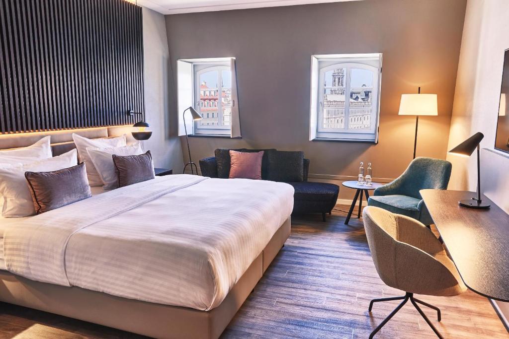 Postel nebo postele na pokoji v ubytování Steigenberger Hotel de Saxe