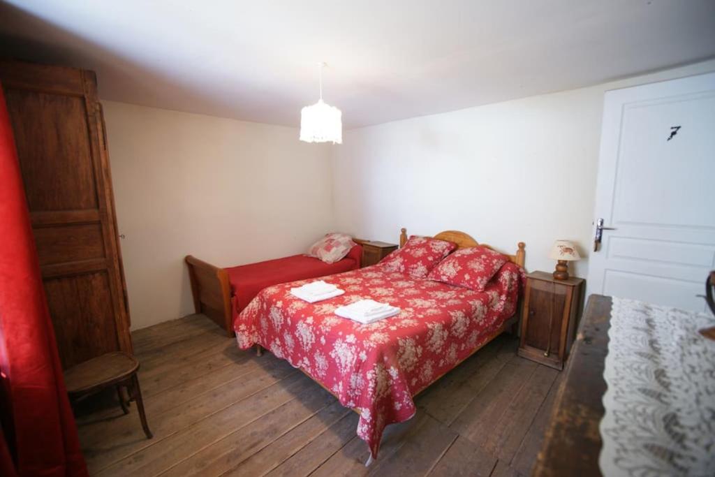 Chez Jean Pierre - Room 3pers in a 17th century house - n 7, Villar-dʼArène  – Updated 2023 Prices