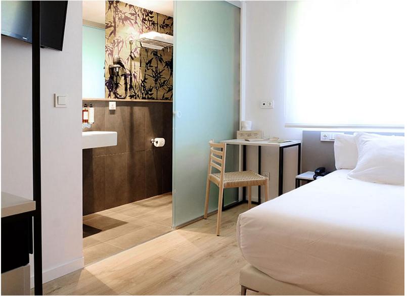 Postel nebo postele na pokoji v ubytování Hotel Bide Bide Tolosa
