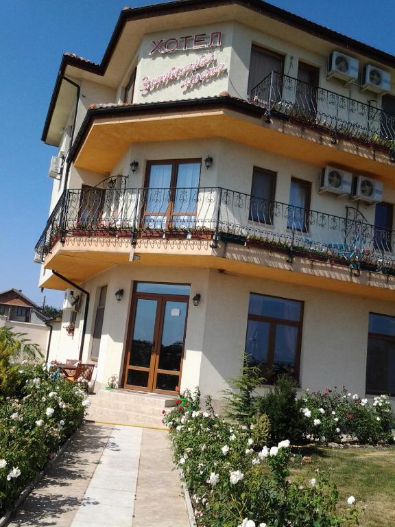 aominium building with a balcony and a sign on it at Guest House Golden Flake 4km from Bolata beach in Bŭlgarevo