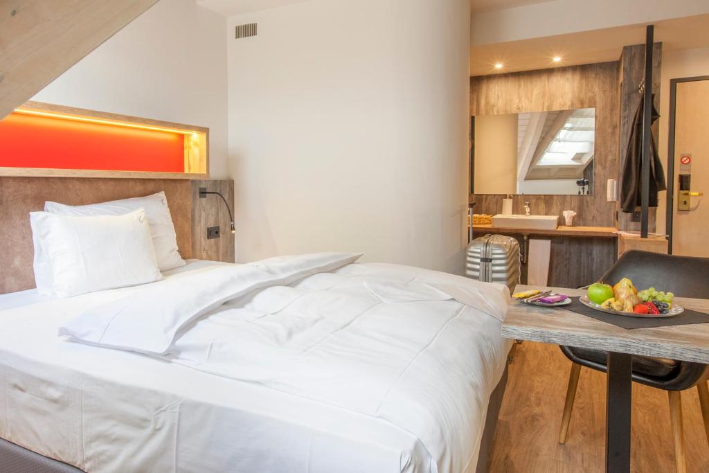 Postel nebo postele na pokoji v ubytování Boutiquehotel Thessoni Classic & Self service Residence Home Zürich