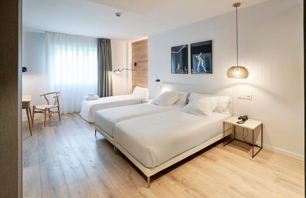 Postel nebo postele na pokoji v ubytování Hotel Bide Bide Tolosa
