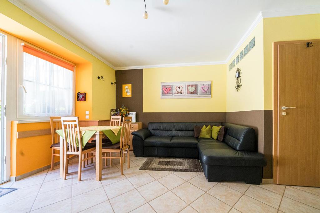 a living room with a couch and a table at Laubgassl in Mörbisch am See