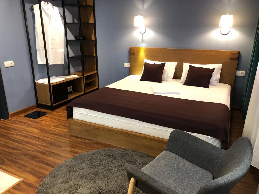 Postel nebo postele na pokoji v ubytování Elle Boutique Hotel