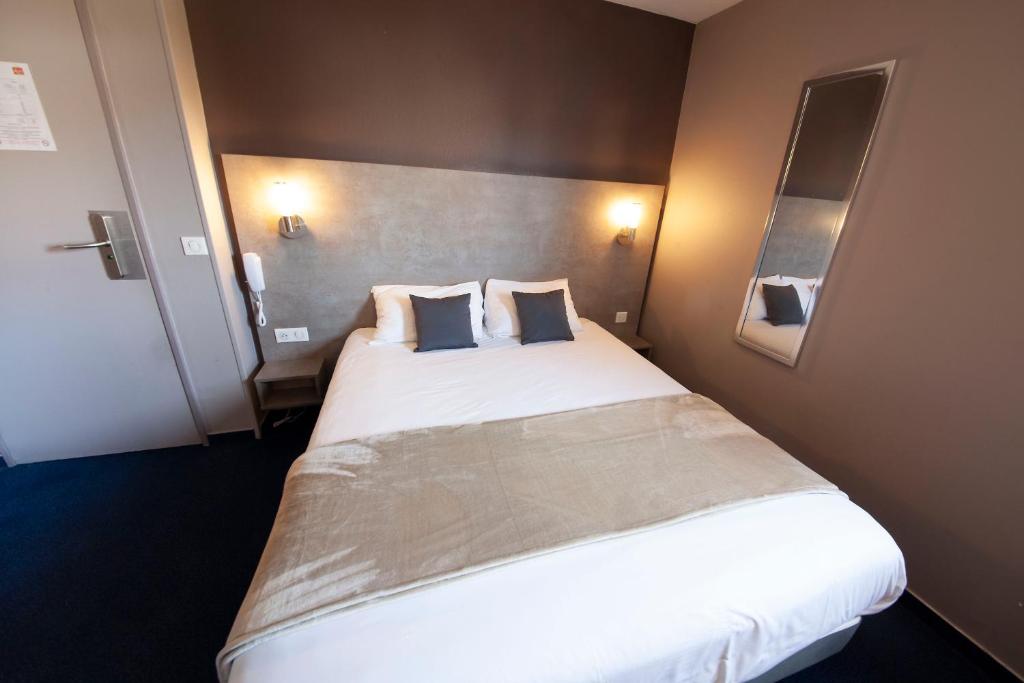 Postel nebo postele na pokoji v ubytování Hotel Lune Etoile