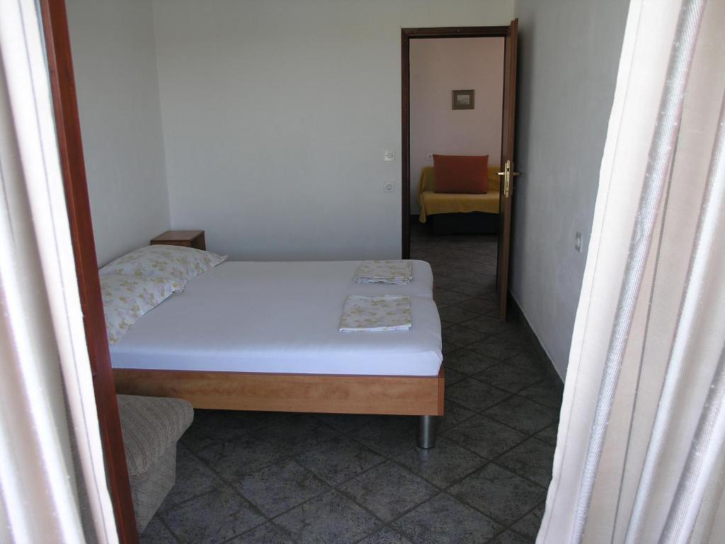 Łóżko lub łóżka w pokoju w obiekcie vala apartmani