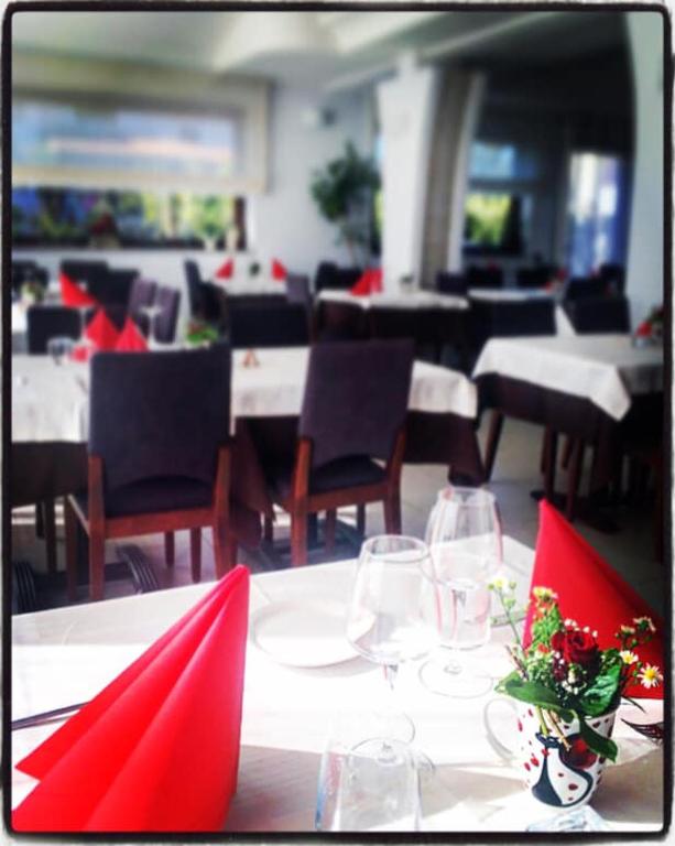 A restaurant or other place to eat at DaCapo Rooms