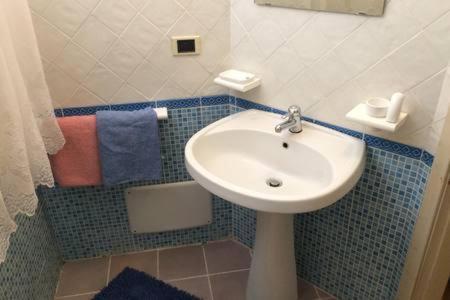 A bathroom at DaCapo Rooms