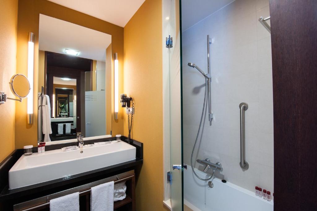 Koupelna v ubytování SOMMOS Hotel Aneto