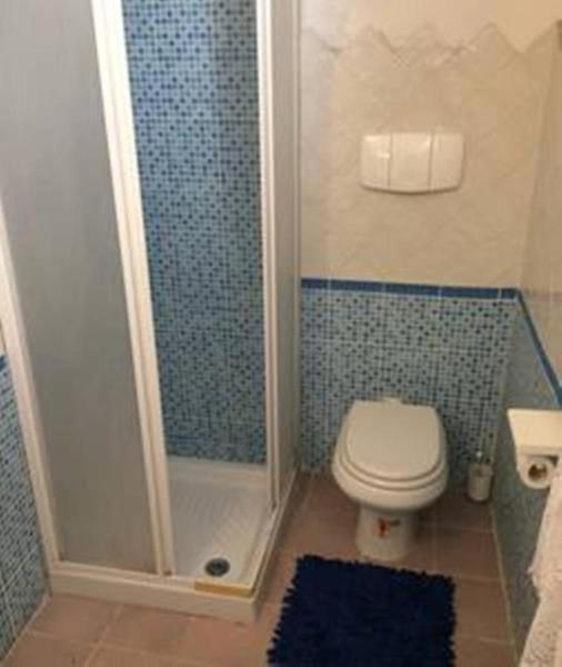A bathroom at DaCapo Rooms