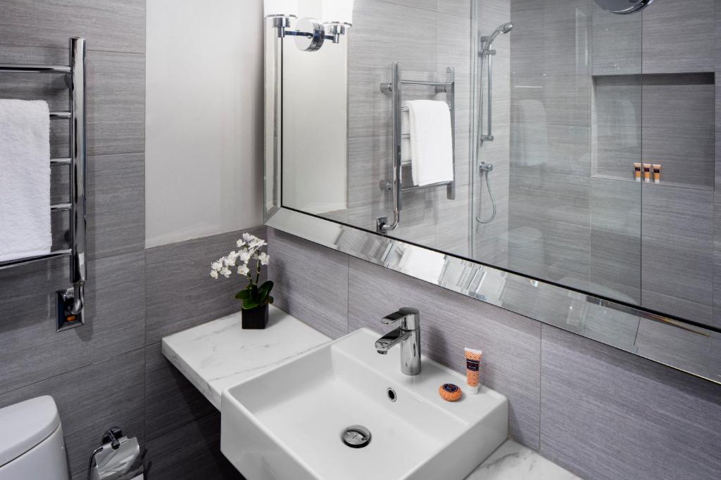 Park South Hotel, part of JdV by Hyatt - Double Room With Two Double Beds And City View