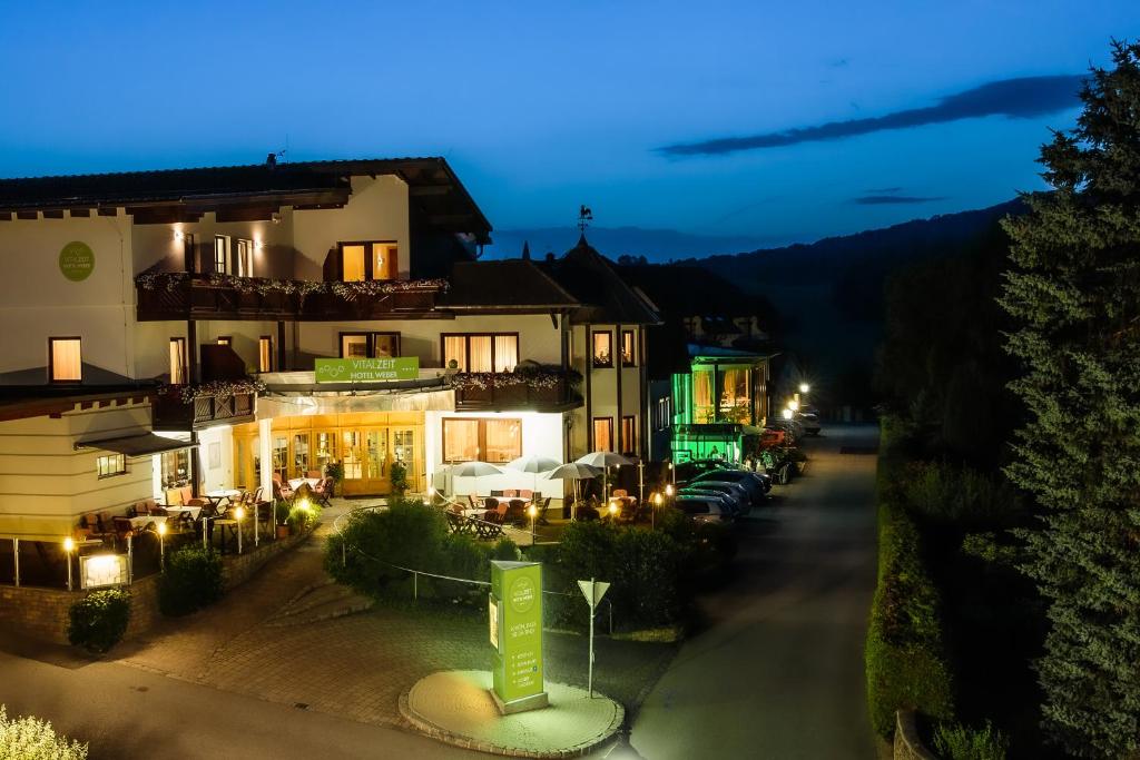 Nespecifikovaný výhled na hory nebo výhled na hory při pohledu z hotelu