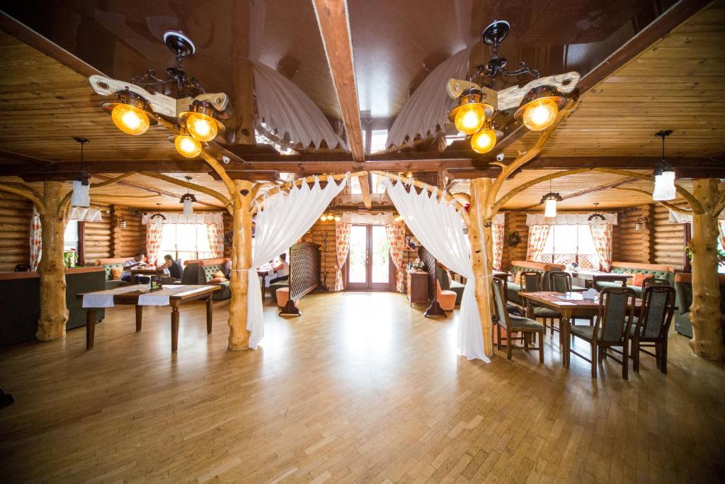 Restaurace v ubytování Комплекс відпочинку Пампушка & Подушка