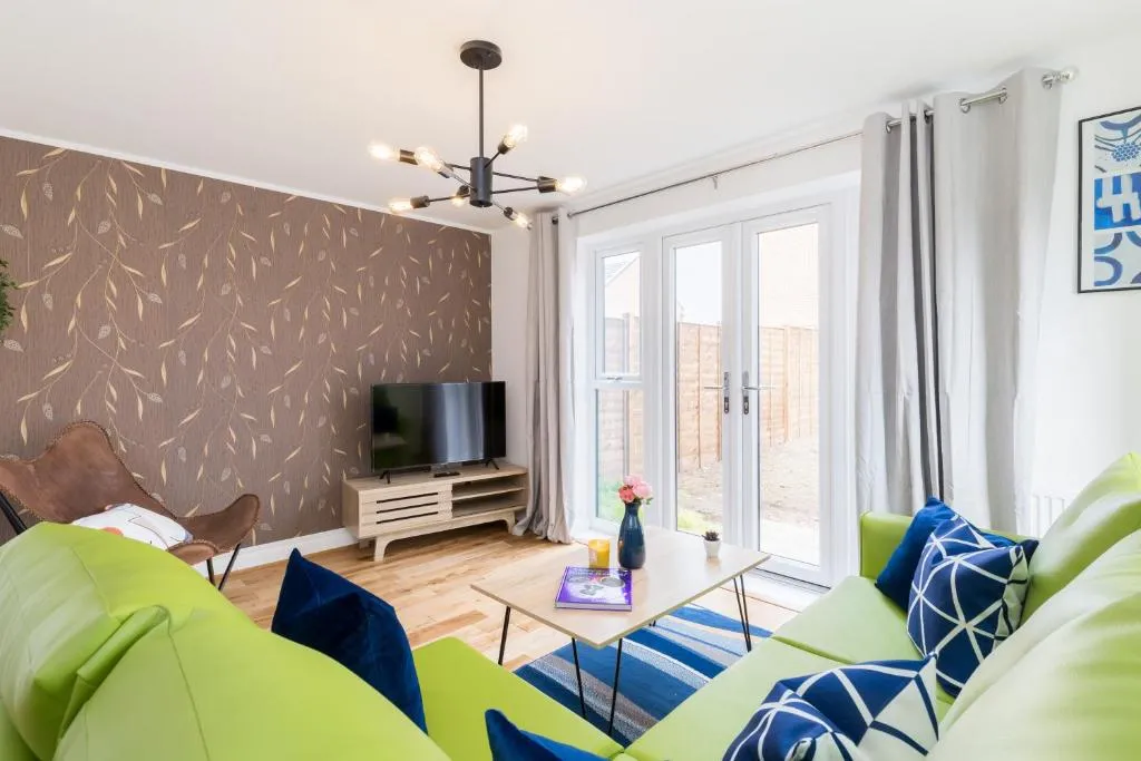 Sherlock Modern Home by Svelte Living, Birmingham, United Kingdom