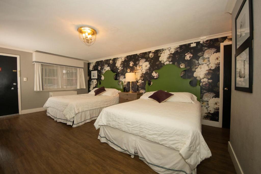 Simmons Motel and Suites photo