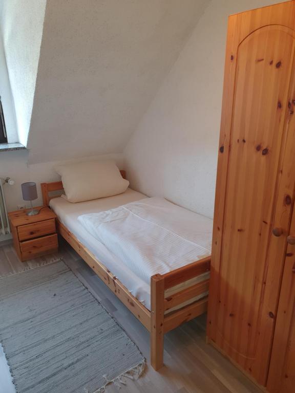 Postel nebo postele na pokoji v ubytování Gasthof Pension Weißes Rössl