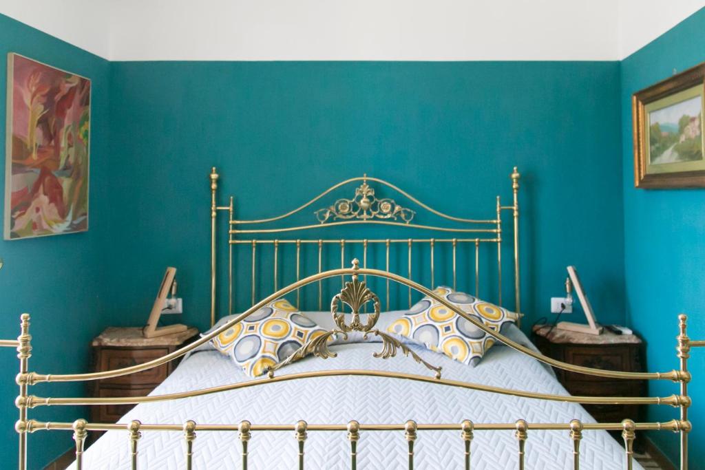 Łóżko lub łóżka w pokoju w obiekcie A Casa di Nina Guest House