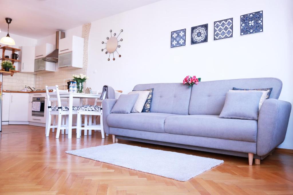Kuchyňa alebo kuchynka v ubytovaní Cozy and great location by Cooee Apartments