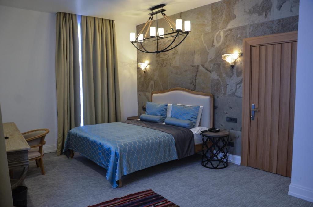 Postel nebo postele na pokoji v ubytování Shirvanshah Hotel