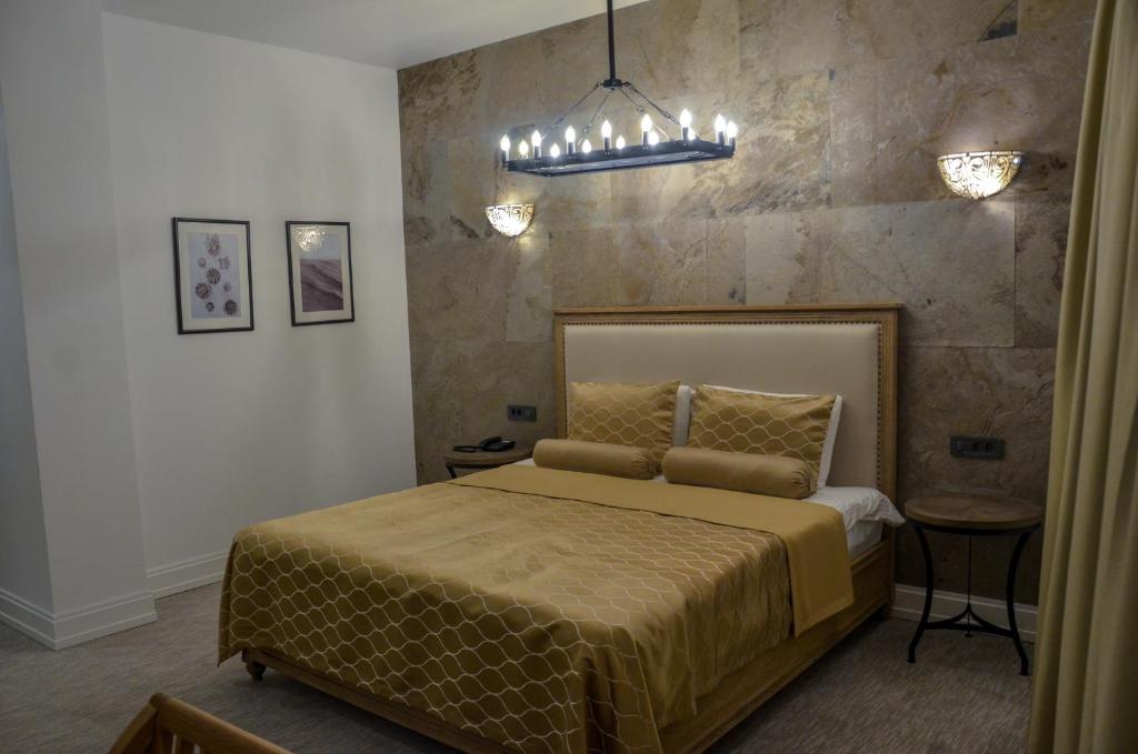 Postel nebo postele na pokoji v ubytování Shirvanshah Hotel
