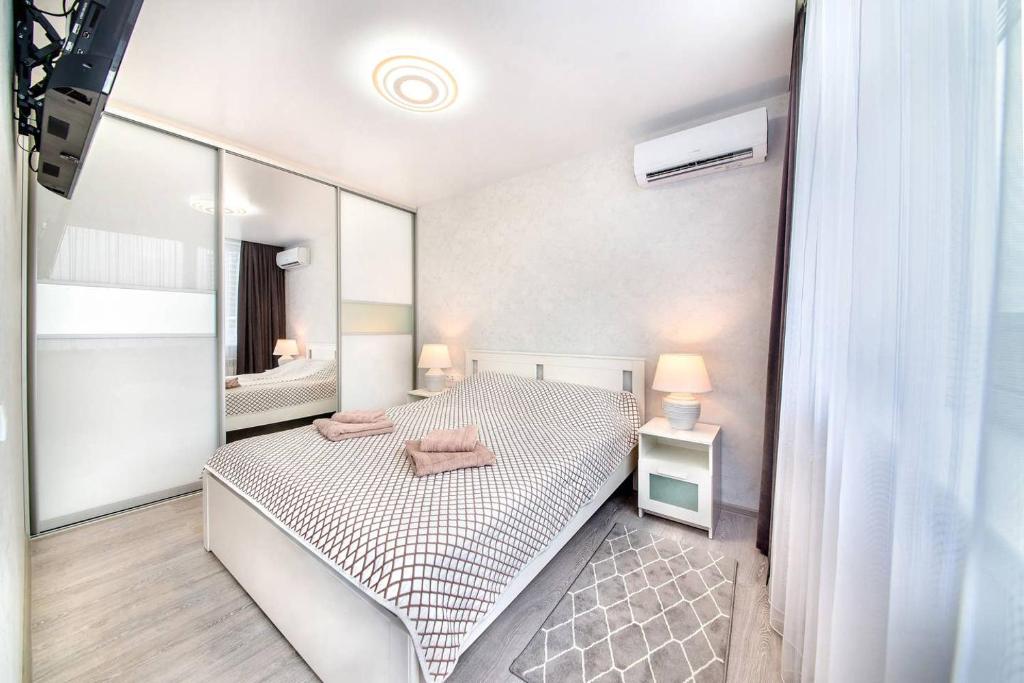 a small bedroom with a bed and a mirror at Apartment on Fastovskaya 29 in Vladivostok