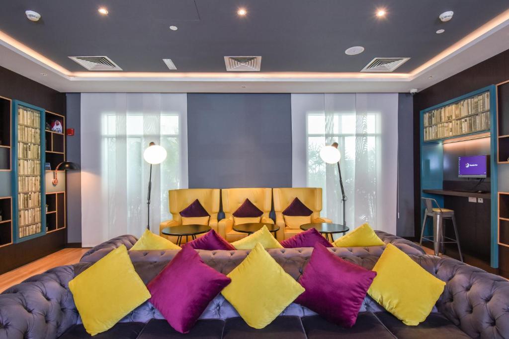 لابی و فضای عمومی Premier Inn Dubai Investments Park - An Emirates Group Company - تصویر ۵