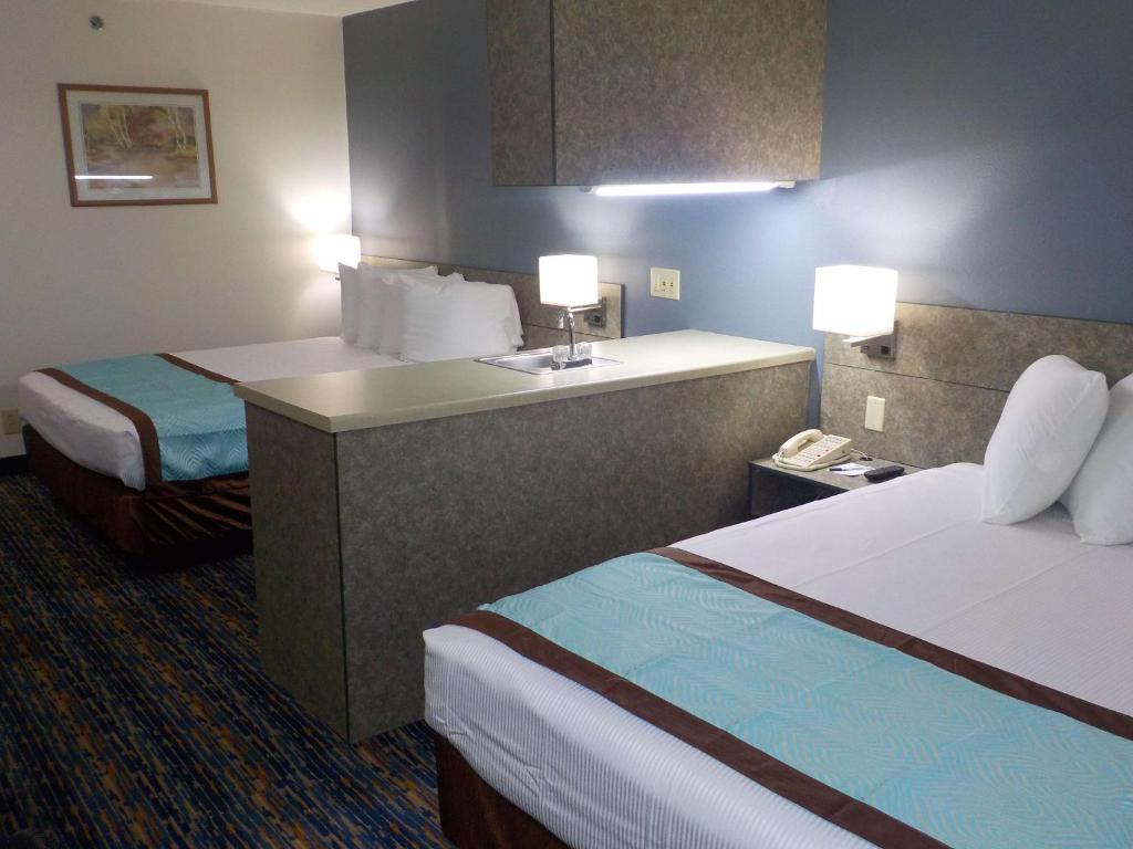 MJ INN and SUITES - Queen Room Met Twee Queensize Bedden En Natte Bar