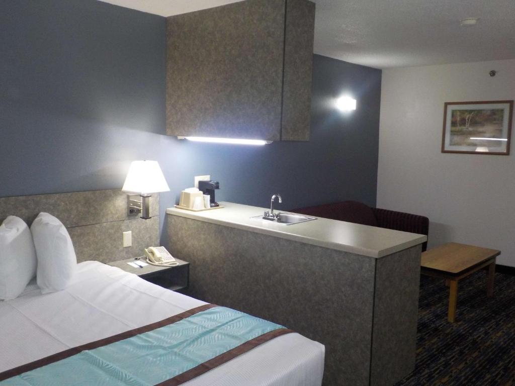 MJ INN and SUITES - Habitación De La Reina Con Sofá Cama