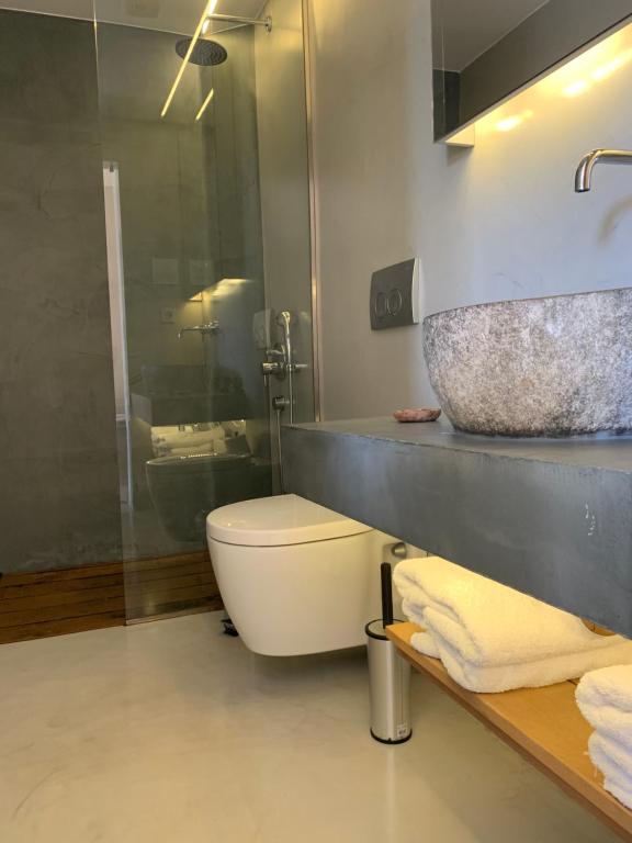 Koupelna v ubytování Phaedra Hotel