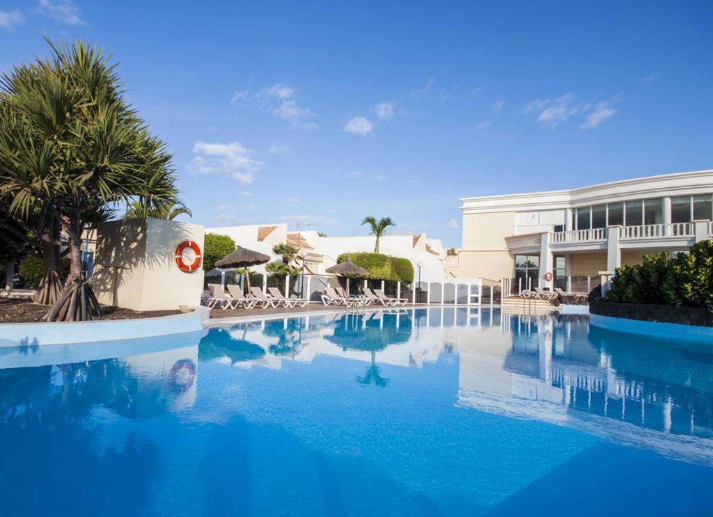 Bazén v ubytování Fantastic 3 Bedroom Townhouse Golf Del Sur - The Palms Resort nebo v jeho okolí