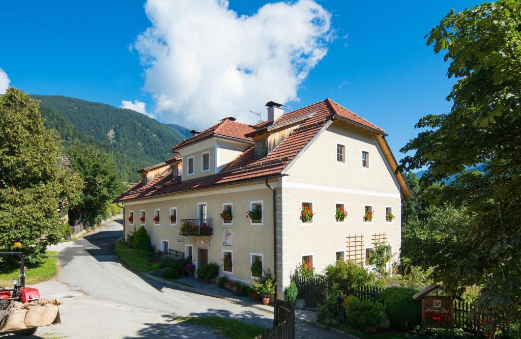a large white house with a red roof at Peterer Hof in Rasùn di Sotto