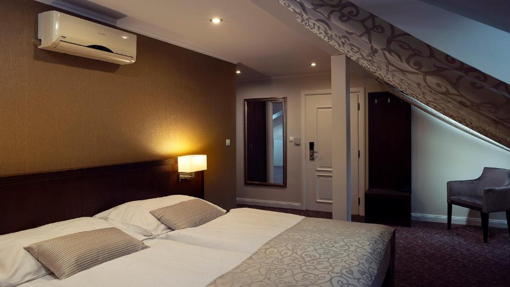 Posteľ alebo postele v izbe v ubytovaní Hotel Ambassador