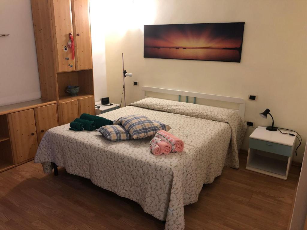 A bed or beds in a room at DaCapo Rooms